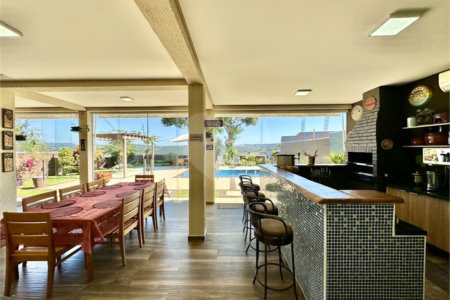 Casa à venda com 3 suítes no condomínio Golf Village, Carapicuíba - SP