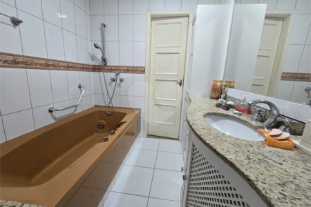 Casa à venda com 5 quartos, sendo 2 suítes, em Tijuca, Rio de Janeiro, RJ