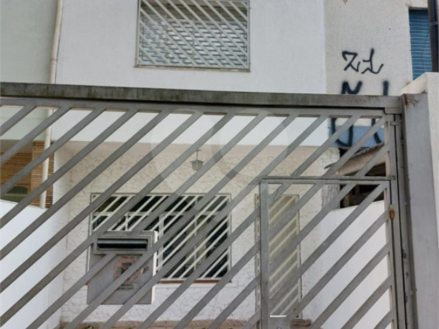 Sobrado à venda com 3 quartos, sendo 1 suíte,  em Alto da Boa Vista, São Paulo, SP