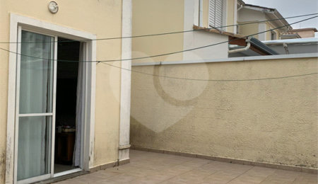 Casa à venda com 3 quartos, sendo 2 suítes, no condomínio Residencial Jardins, São Bernardo do Campo - SP