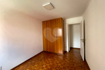 Apartamento à venda com 3 quartos, sendo 1 suíte, em Itaim Bibi, São Paulo, SP