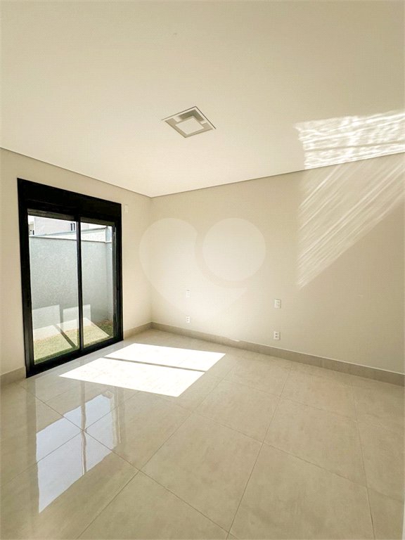 Casa à venda com 3 quartos, sendo 1 suíte, no condomínio Residencial Mont'alcino, Valinhos - SP