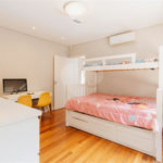 Casa à venda com 5 quartos, sendo 4 suítes, no condomínio Figueira Garden, Atibaia - SP