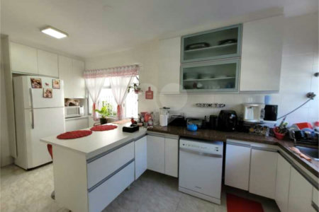 Sobrado à venda com 6 quartos, sendo 2 suítes, em Vila Romana, São Paulo, SP
