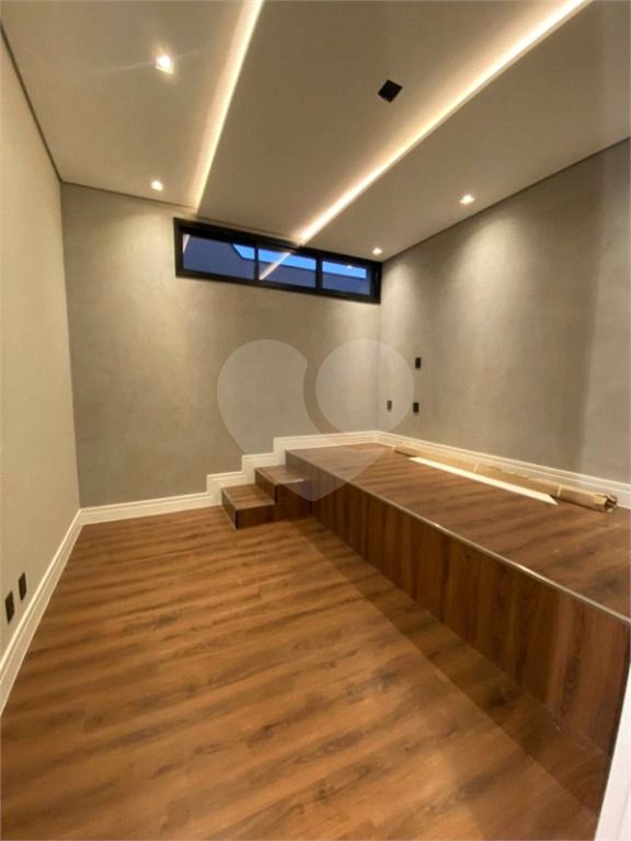 Casa à venda com 4 quartos, sendo 2 suítes, no condomínio Alphaville Nova Esplanada 1, Votorantim - SP