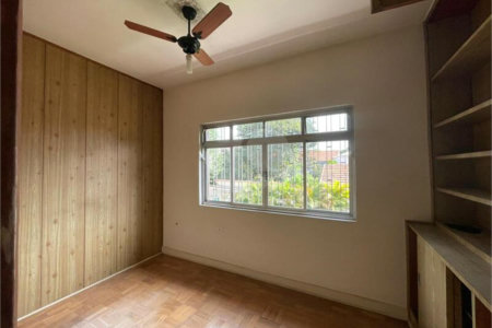 Sobrado à venda com 4 quartos, sendo 1 suíte, em Vila Congonhas, São Paulo, SP