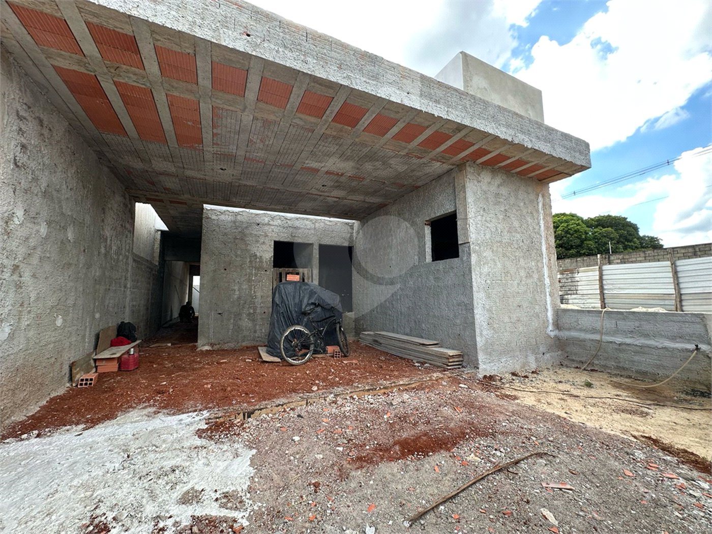 Casa à venda com 3 quartos, sendo 1 suíte, no condomínio Lago dos Ipês, Itapetininga - SP