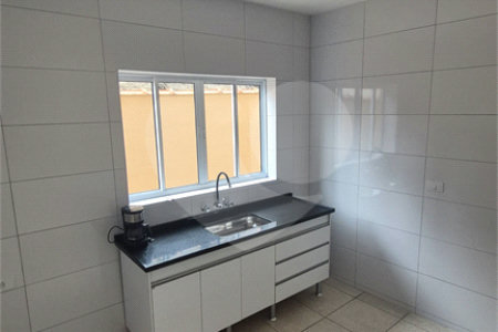 Sobrado à venda com 3 quartos, sendo 1 suíte, em Jardim Las Vegas, Santo André, SP