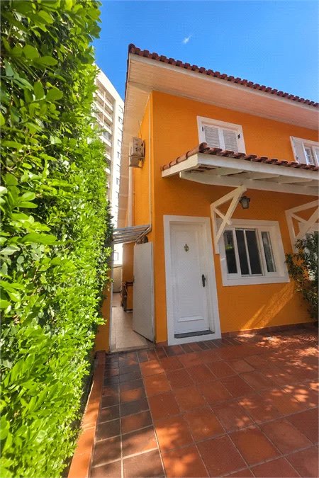 Casa à venda com 3 quartos, sendo 1 suíte,  no condomínio Vilagio Viccino, São Paulo - SP