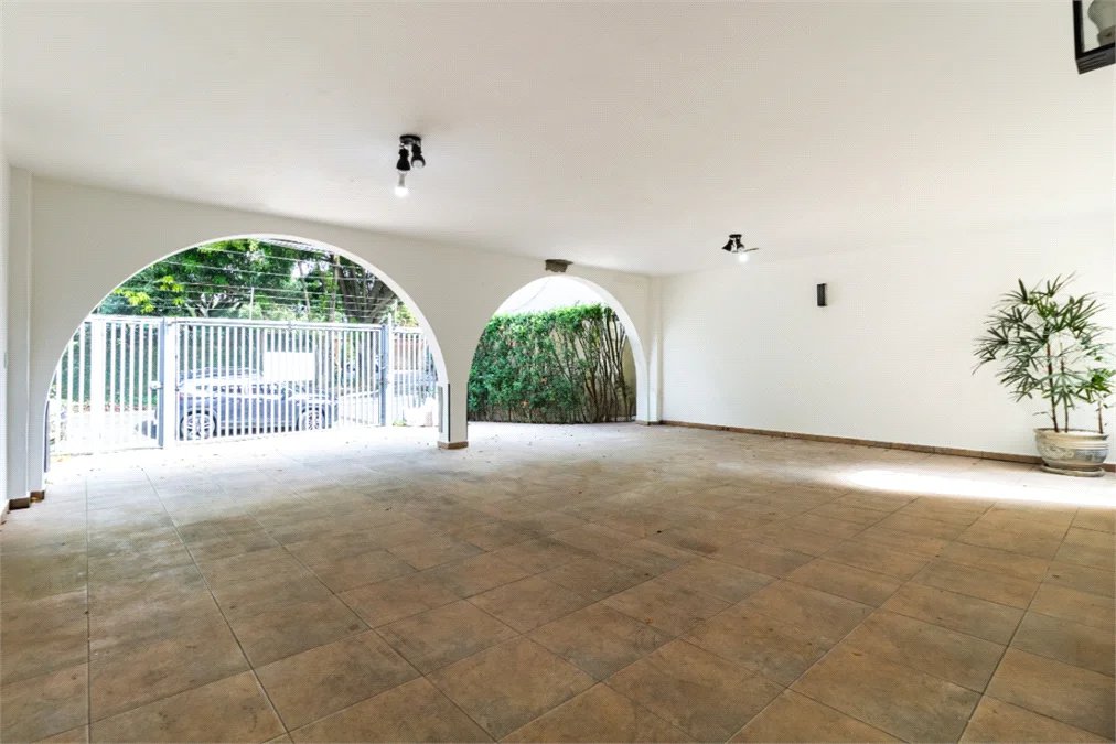 Sobrado à venda com 4 quartos, sendo 2 suítes,  em Alto de Pinheiros, São Paulo, SP