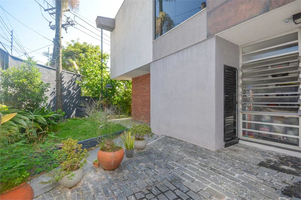 Sobrado à venda com 5 quartos, sendo 1 suíte, em Retiro Morumbi, São Paulo, SP