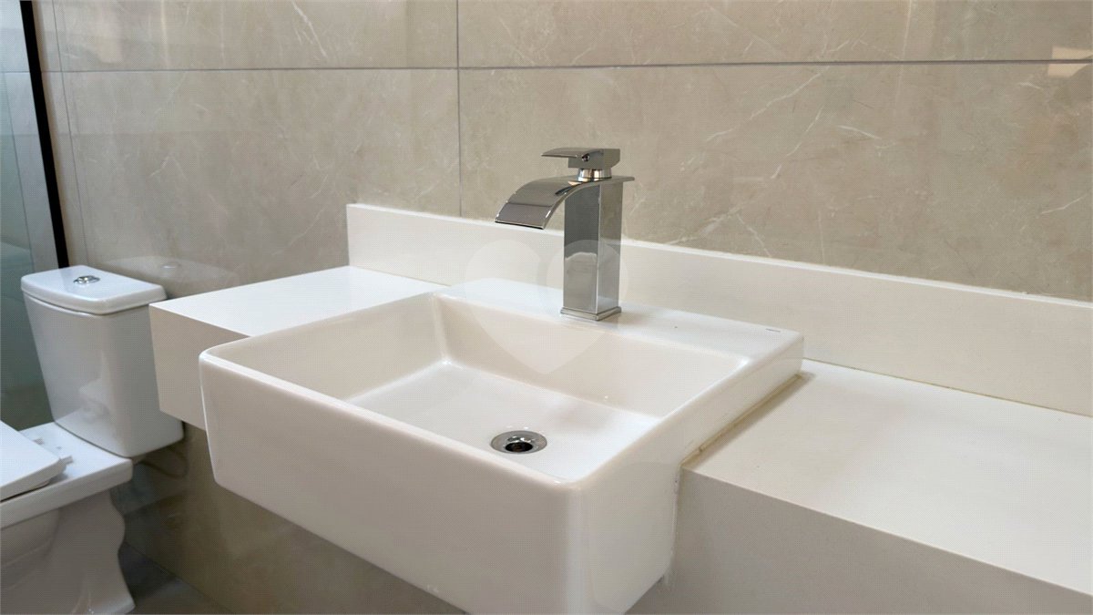 Casa térrea 3 dormitórios (3 suítes), espaço gourmet, piscina, 2 vagas garagem, condomínio fechado com ampla área lazer