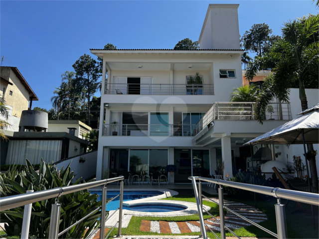 Sobrado à venda com 4 suítes em Tremembé, São Paulo, SP