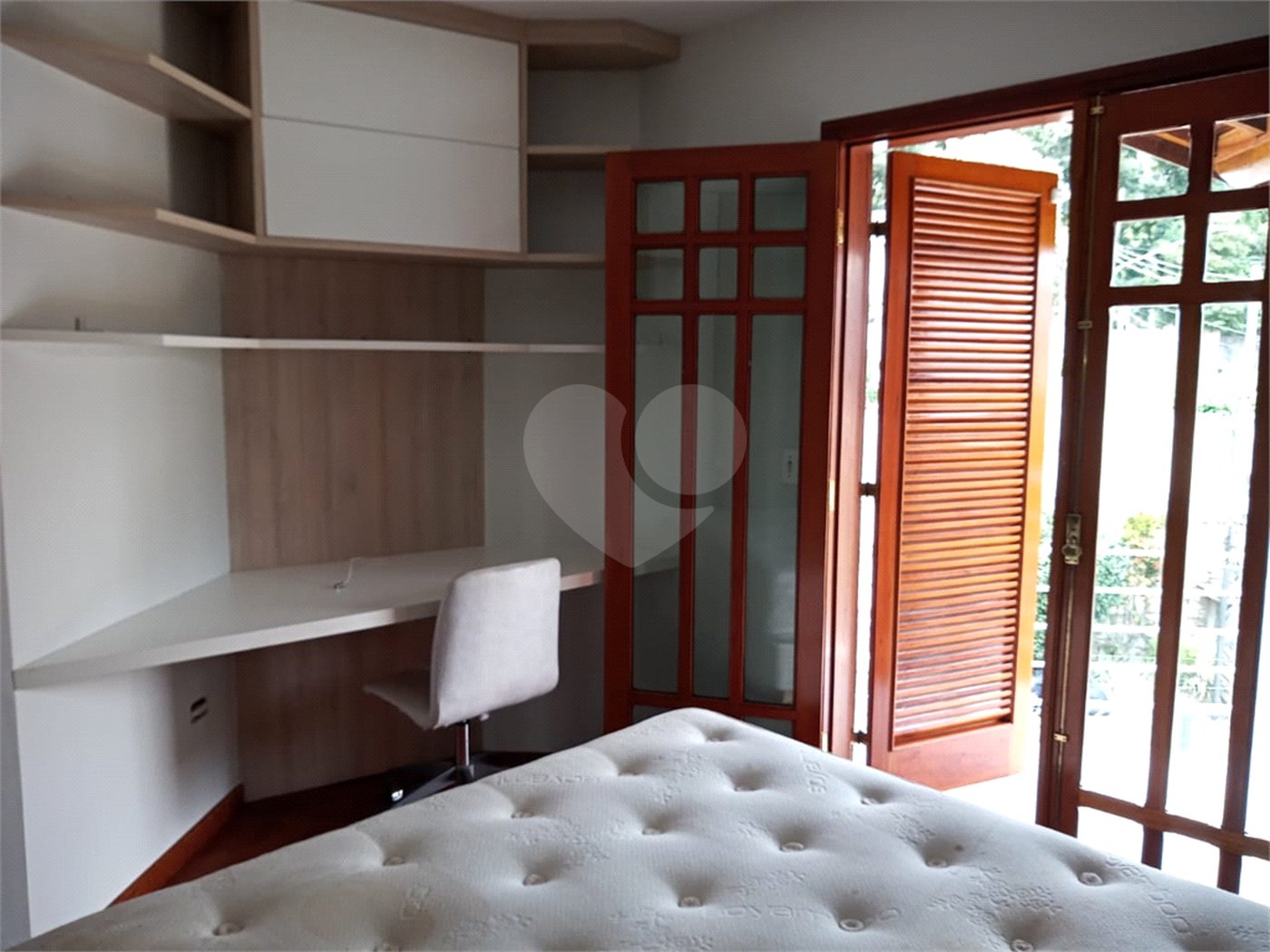 Sobrado à venda com 4 quartos, sendo 3 suítes, em Tremembé, São Paulo, SP