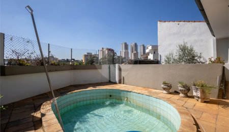 Casa à venda com 4 suítes em Jardim Londrina, São Paulo, SP