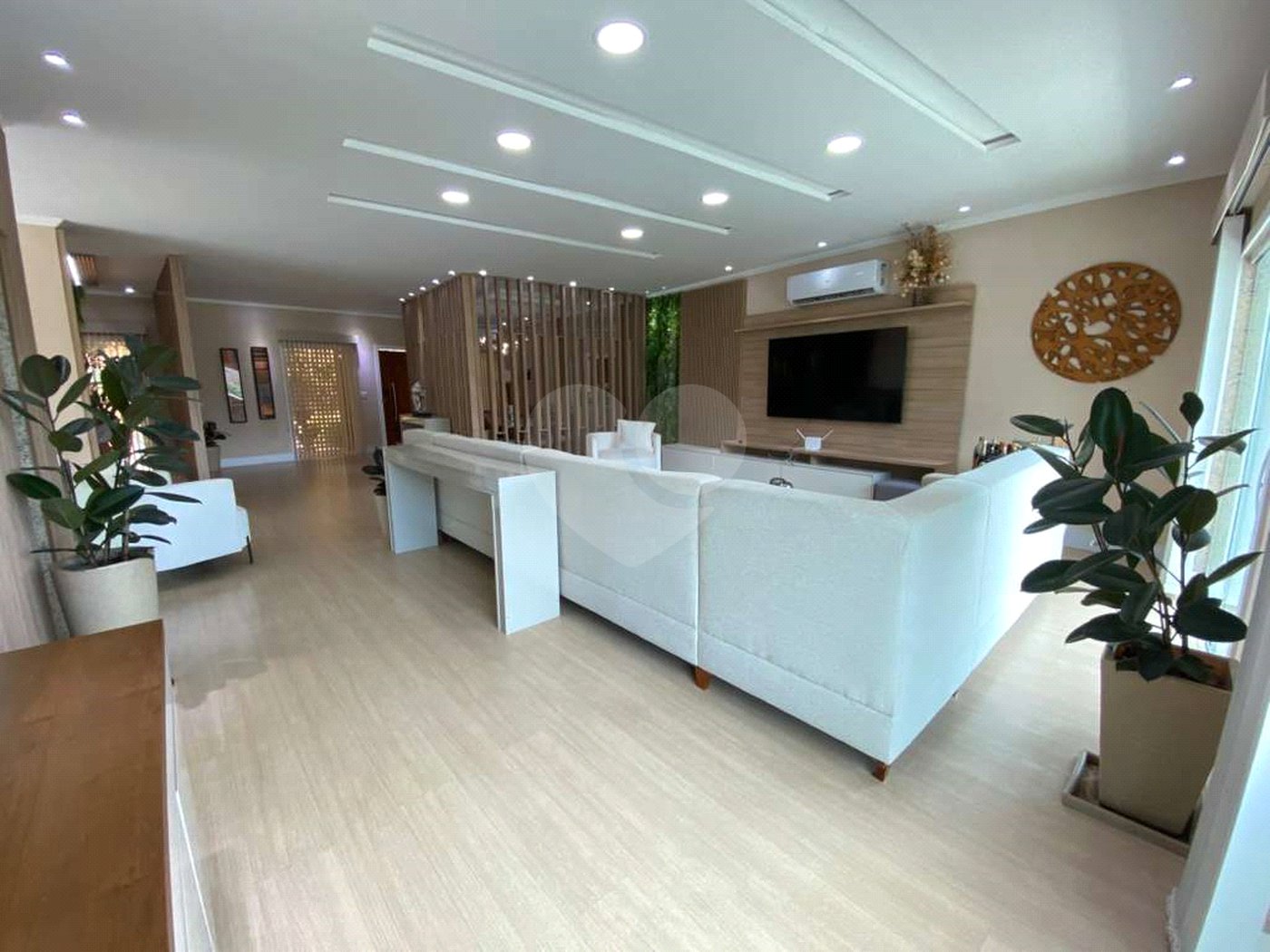 Casa à venda com 5 quartos, sendo 4 suítes, no condomínio Mansões da Prata, Rio de Janeiro - RJ