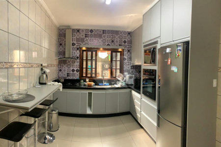 Casa à venda com 3 quartos, sendo 1 suíte,  em Vila Cecília, Mogi das Cruzes, SP