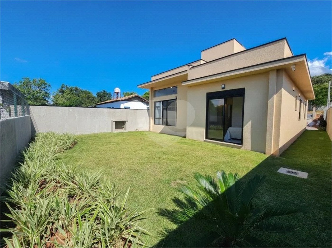Casa à venda com 3 quartos, sendo 1 suíte, no condomínio Residencial Consoli, Atibaia - SP