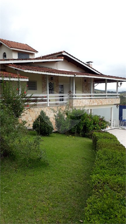 Casa à venda com 3 suítes no condomínio Gleba II, Mairiporã - SP