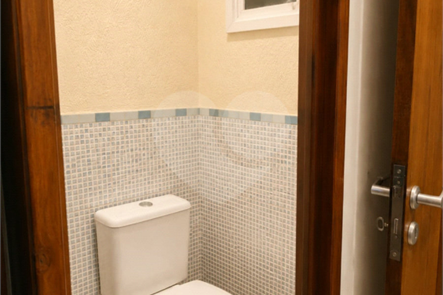 Casa à venda com 3 quartos, sendo 1 suíte, no condomínio Morada do Horto, São Paulo - SP