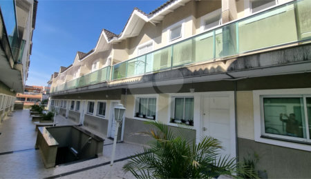 Casa à venda com 3 quartos, sendo 1 suíte,  no condomínio Rafaela I, São Paulo - SP