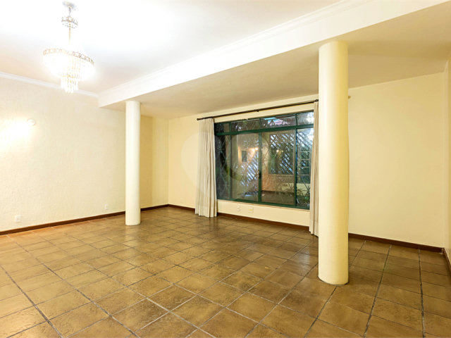 Casa à venda com 3 quartos, sendo 1 suíte,  em Chácara Santo Antônio, São Paulo, SP