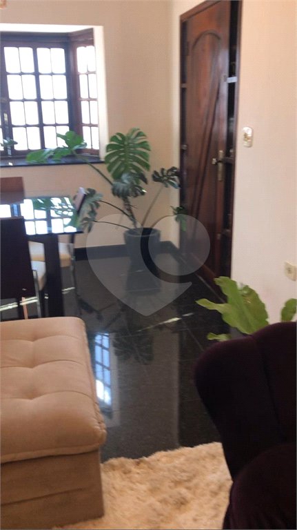 Sobrado à venda com 5 quartos, sendo 1 suíte, em Jardim Marisa, São Paulo, SP