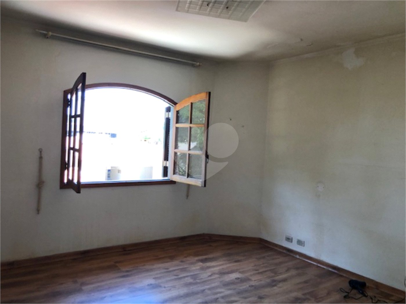 Casa à venda com 4 quartos, sendo 2 suítes,  em Jardim Leonor, São Paulo, SP