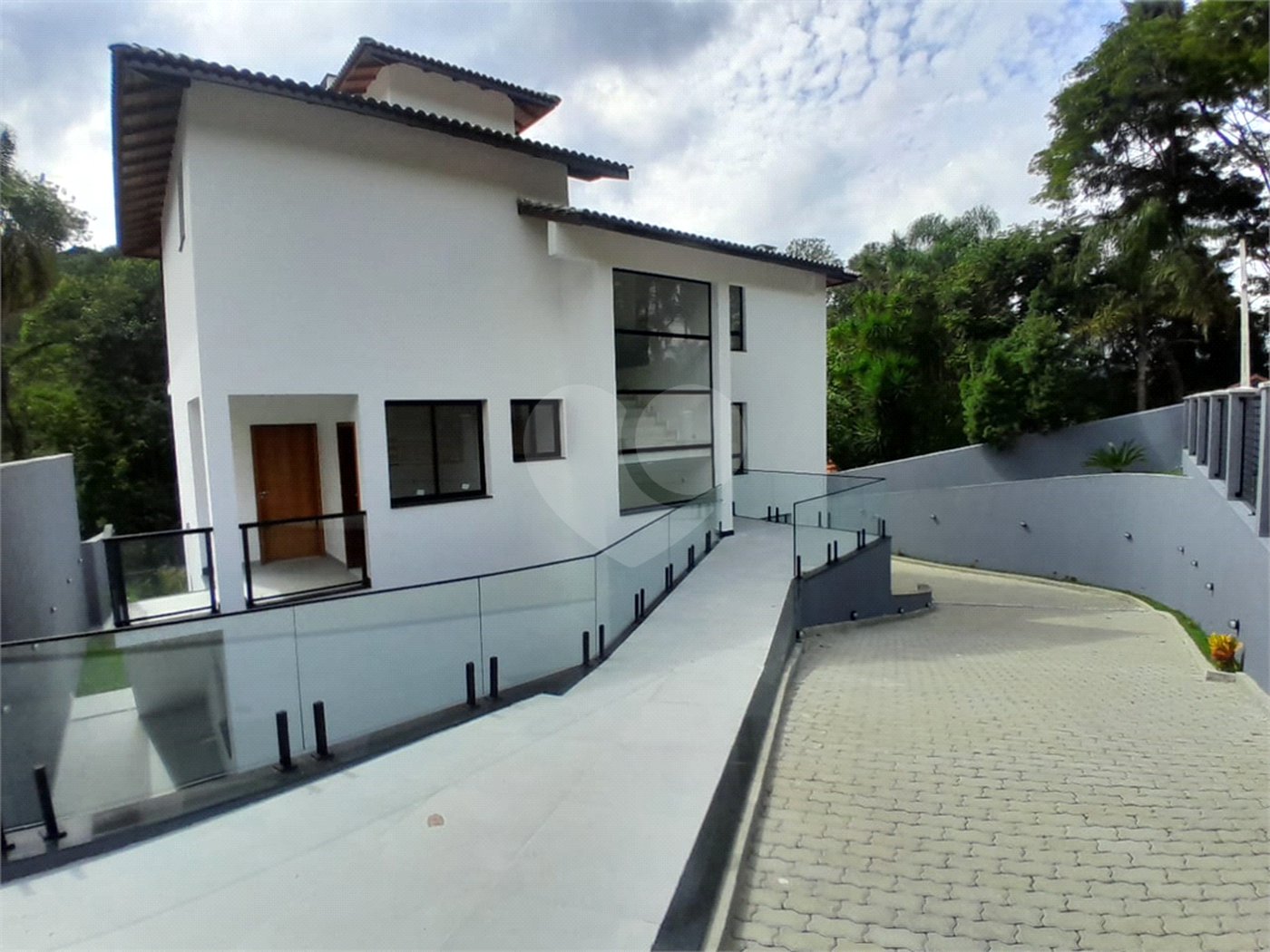 Casa à venda ou para alugar com 3 suítes no condomínio Sausalito, Mairiporã - SP