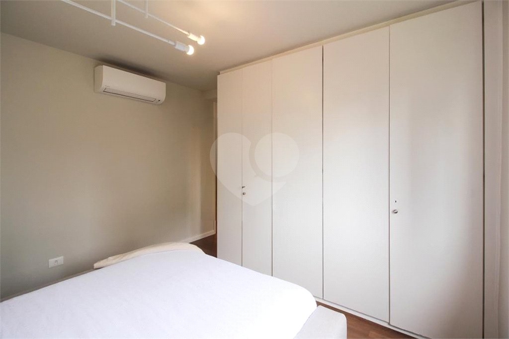 Apartamento à venda com 2 quartos, sendo 1 suíte,  em Vila Olímpia, São Paulo, SP