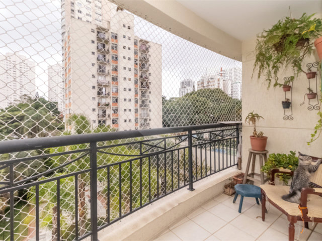 Apartamento à venda com 3 quartos, sendo 1 suíte,  em Vila Sofia, São Paulo, SP