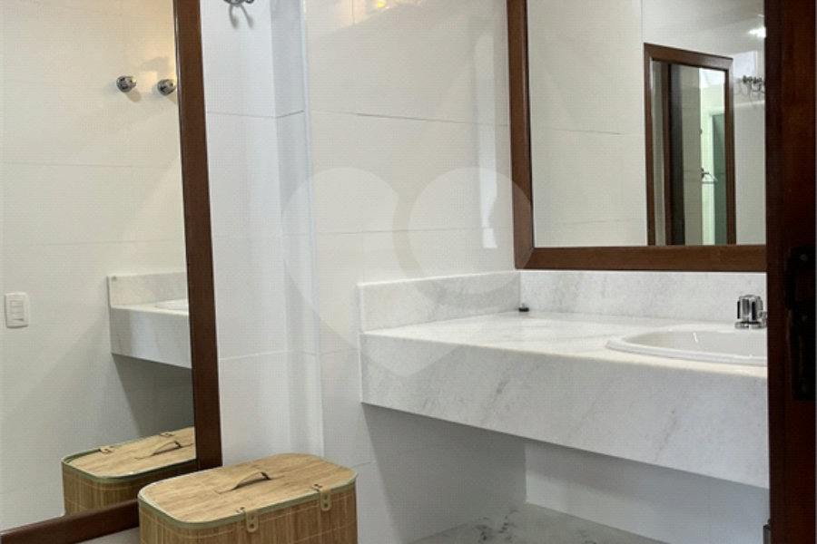 Apartamento à venda ou para alugar com 3 quartos, sendo 1 suíte, em Enseada, Guarujá, SP