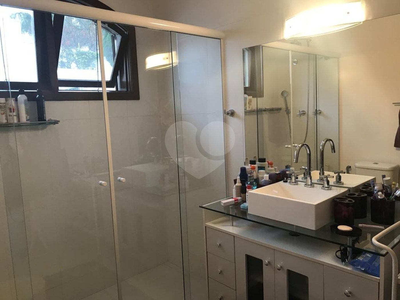 Casa à venda com 5 quartos, sendo 2 suítes,  em Jardim Everest, São Paulo, SP