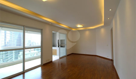 Apartamento à venda com 3 quartos, sendo 1 suíte,  em Vila Olímpia, São Paulo, SP