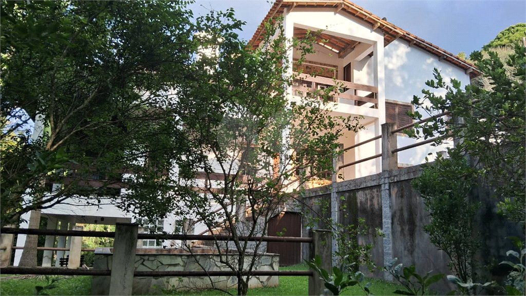 Casa à venda com 3 quartos, sendo 1 suíte,  no condomínio Alpes da Cantareira, Mairiporã - SP