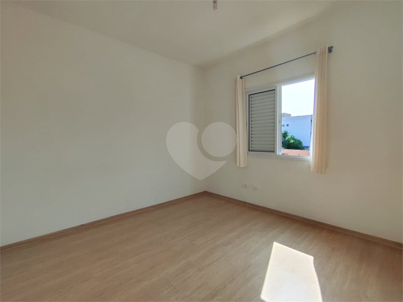 Casa de Vila à venda com 3 quartos, sendo 1 suíte, em Loteamento Jardim Morumbi, Atibaia, SP