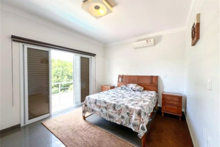 Casa à venda com 3 suítes no condomínio Portal do Lago, Valinhos - SP