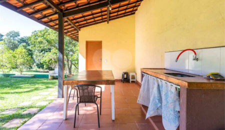 Chácara à venda com 2 quartos, sendo 1 suíte,  em Atibaia, SP