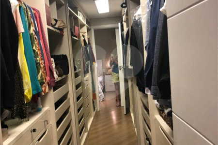 Sobrado à venda com 3 quartos, sendo 2 suítes,  em Vila Nivi, São Paulo, SP