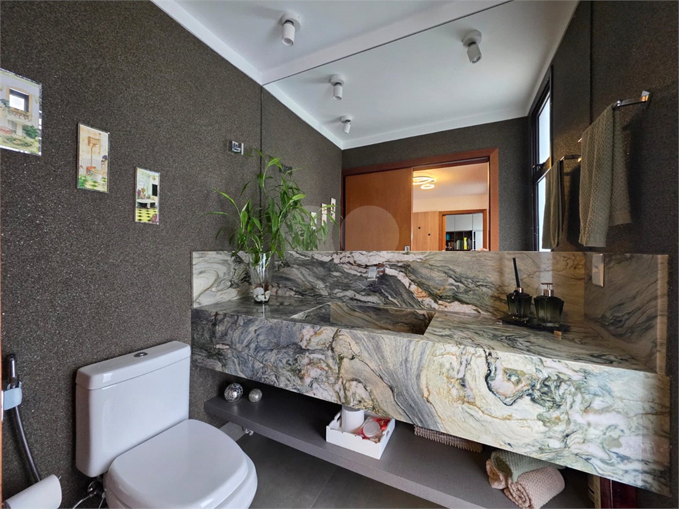 Casa à venda com 4 suítes no condomínio Residencial Jardim Primavera, Louveira - SP