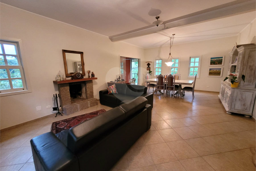 Casa à venda com 3 quartos, sendo 1 suíte, no condomínio Suíça da Cantareira, Mairiporã - SP
