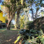 Casa com Piscina, Sauna e Edícula em Rua Arborizada no Tremembé