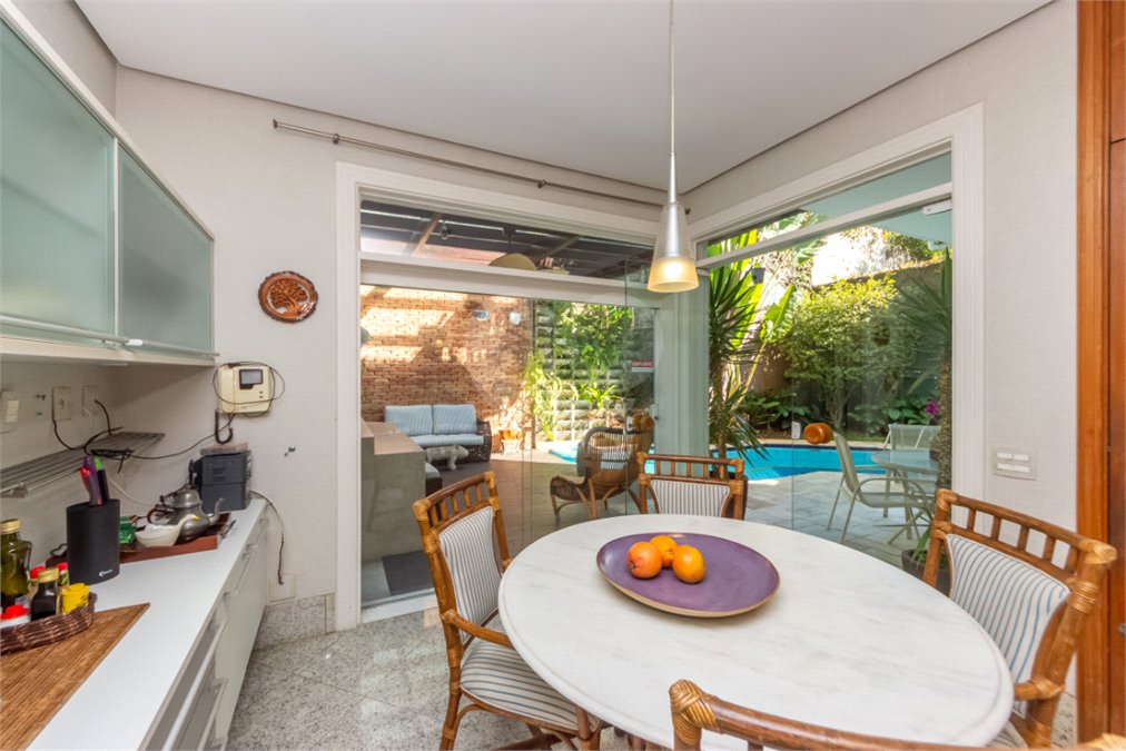 Casa de Vila à venda com 4 quartos, sendo 2 suítes, em Alto da Boa Vista, São Paulo, SP