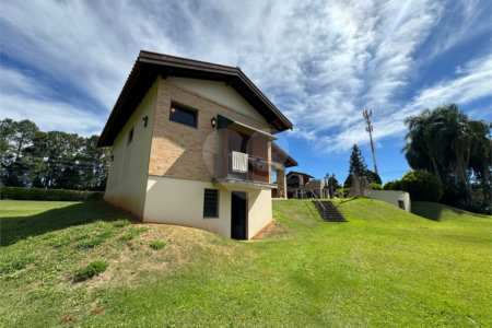 Casa à venda com 7 quartos, sendo 3 suítes,  em Jardim Colombo, Itapetininga, SP