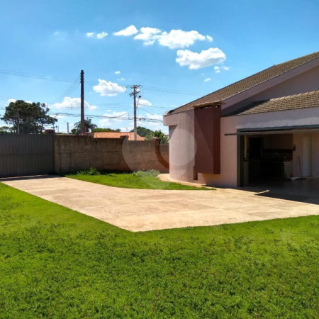 Sobrado à venda com 4 quartos, sendo 1 suíte,  em Vila Asem, Itapetininga, SP