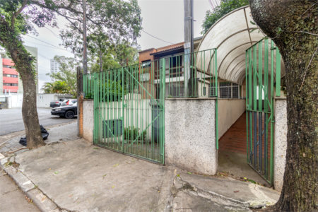 Sobrado à venda com 3 quartos, sendo 1 suíte,  em Real Parque, São Paulo, SP