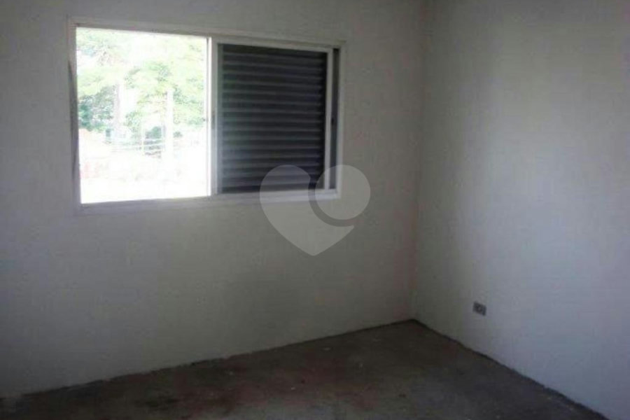 Sobrado à venda com 2 quartos em Vila Nivi, São Paulo, SP