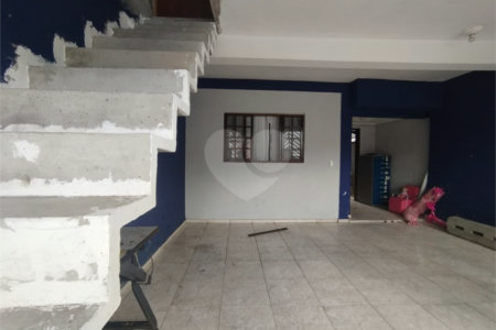 Sobrado à venda com 3 quartos, sendo 1 suíte, em Biritiba, Poá, SP