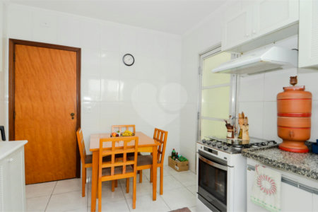 Casa à venda com 4 quartos, sendo 1 suíte, em Jardim Nova Taboão, Guarulhos, SP