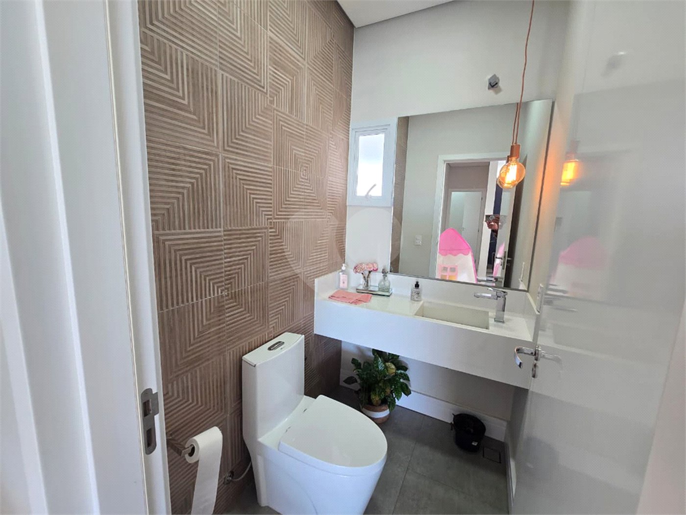 Casa à venda com 3 quartos, sendo 2 suítes, no condomínio Golden, Itapetininga - SP
